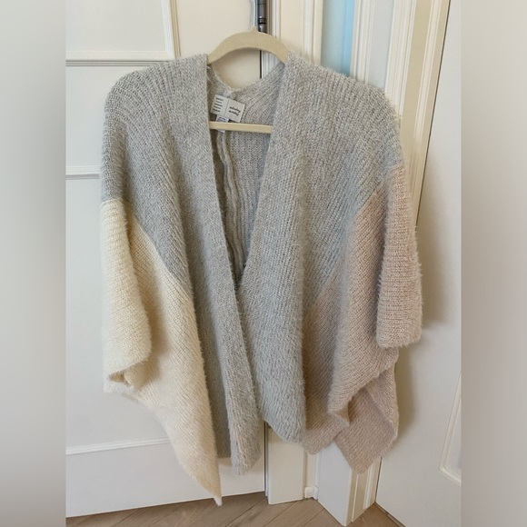 Oversized shawl- one size - Picture 1 of 2